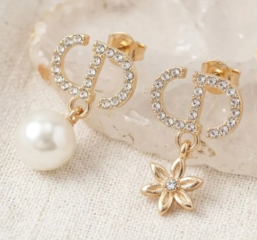 CD Mismatched Drop Pearl Flower Earrings