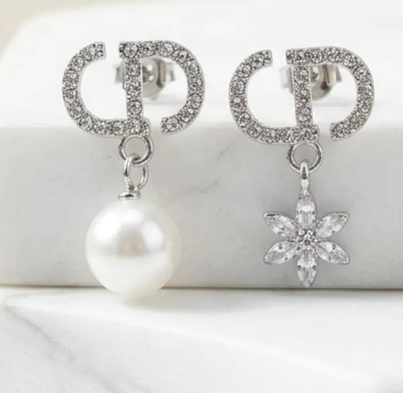 CD Mismatched Drop Pearl Flower Earrings